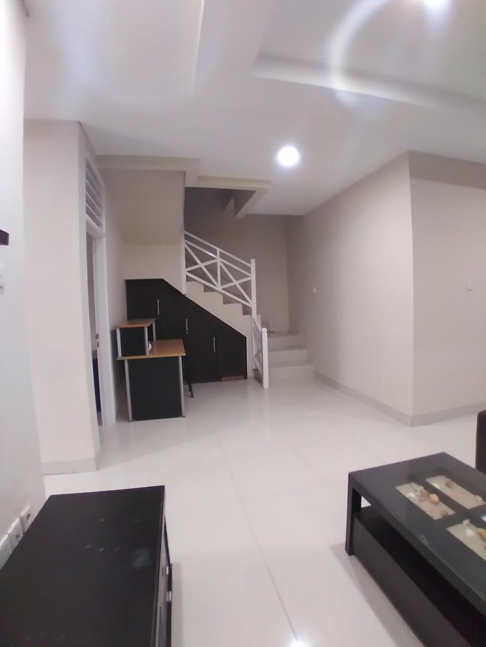 Rumah disewakan di cluster Meadow Green Lippo Cikarang